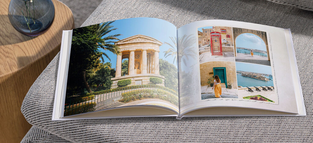 Álbum de fotos CEWE con imágenes de vacaciones y vista de un templo antiguo