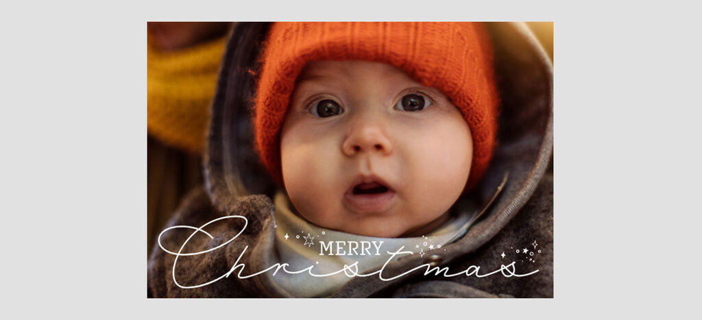 Una imagen navideña hermosa con el texto 'Feliz Navidad' en letra festiva.