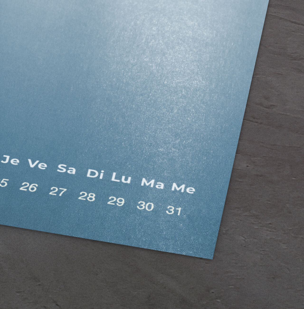 Página del calendario en azul con días de la semana y números