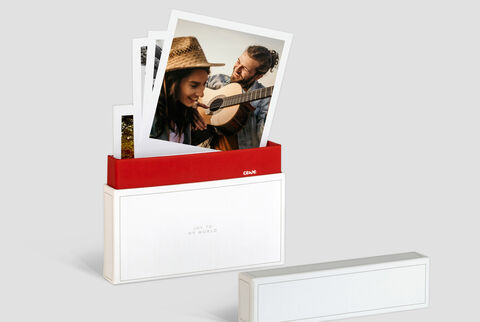 Álbum CEWE con fotos de momentos especiales, presentado con cariño.