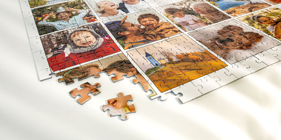 Un rompecabezas incompleto con fotos alegres en diferentes espacios. Algunas piezas están al lado.
