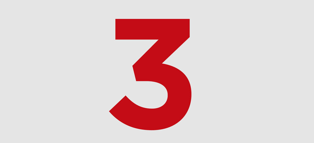 El número tres rojo sobre un fondo gris.