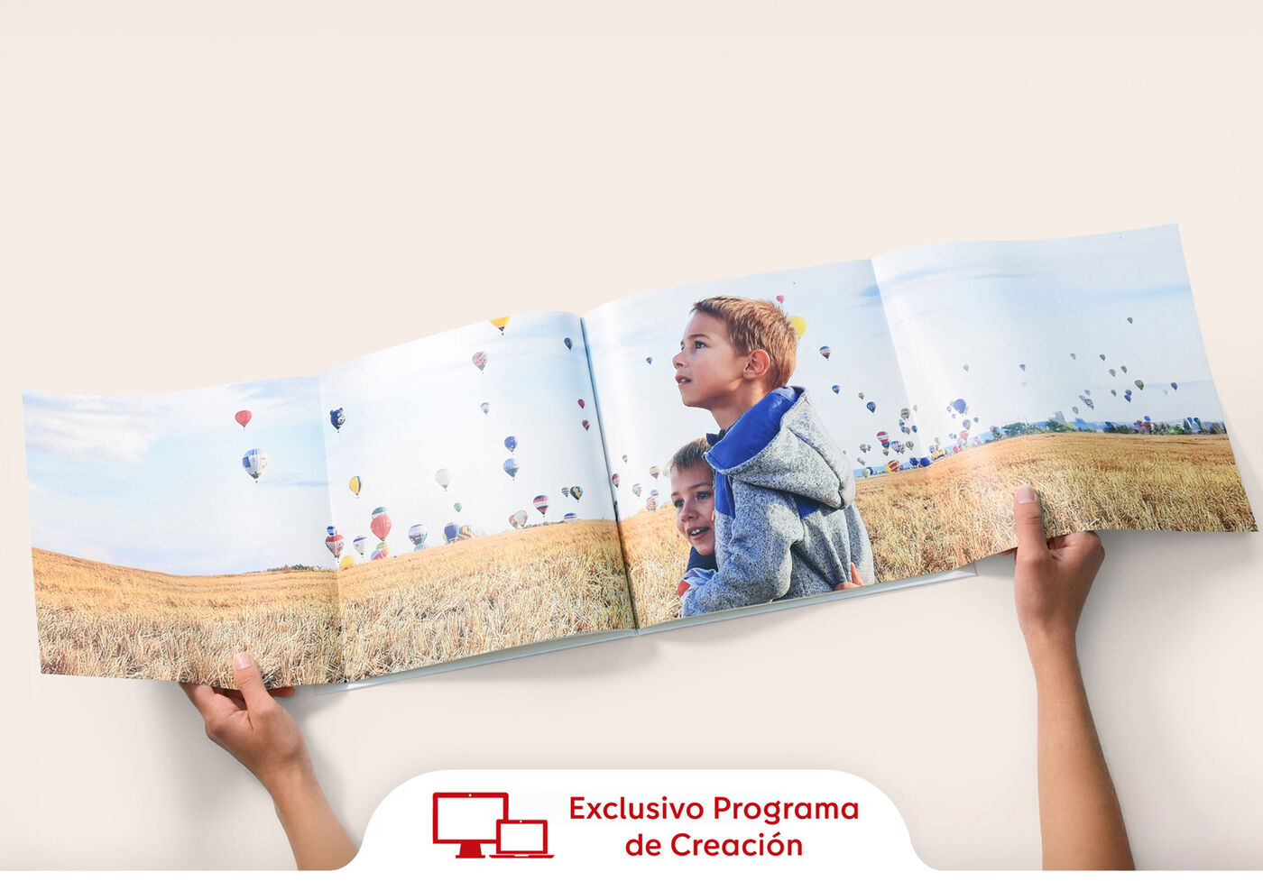 página panorámica para el álbum de fotos XL cuadrado. Disfruta de 4 páginas abiertas que parecen una.