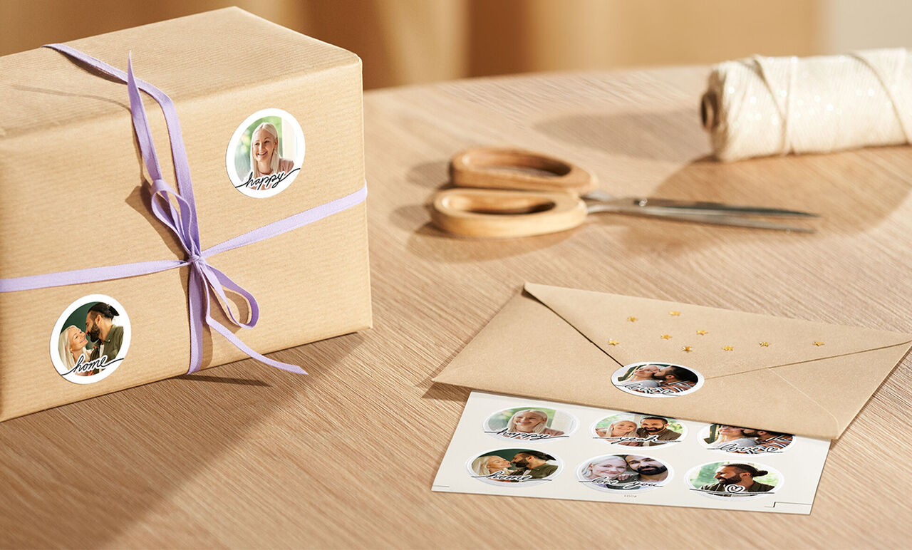 Foto pegatinas con sobre y embalaje para decorar cosas.