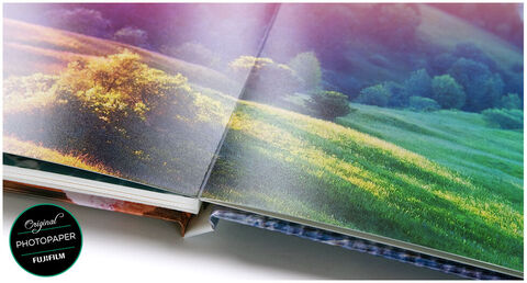 Página de un álbum CEWE con fotos de paisajes coloridos