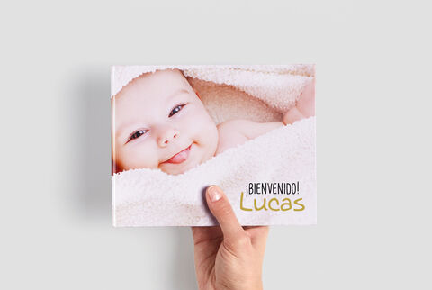 Un cálido y amoroso álbum fotográfico titulado "¡Bienvenido! Lucas"