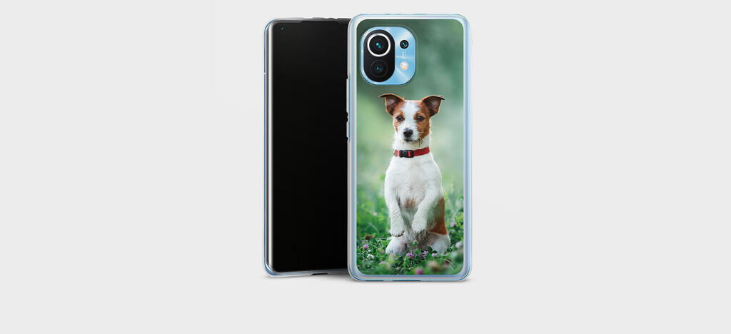 Perros en funda de smartphone con fondo verde.