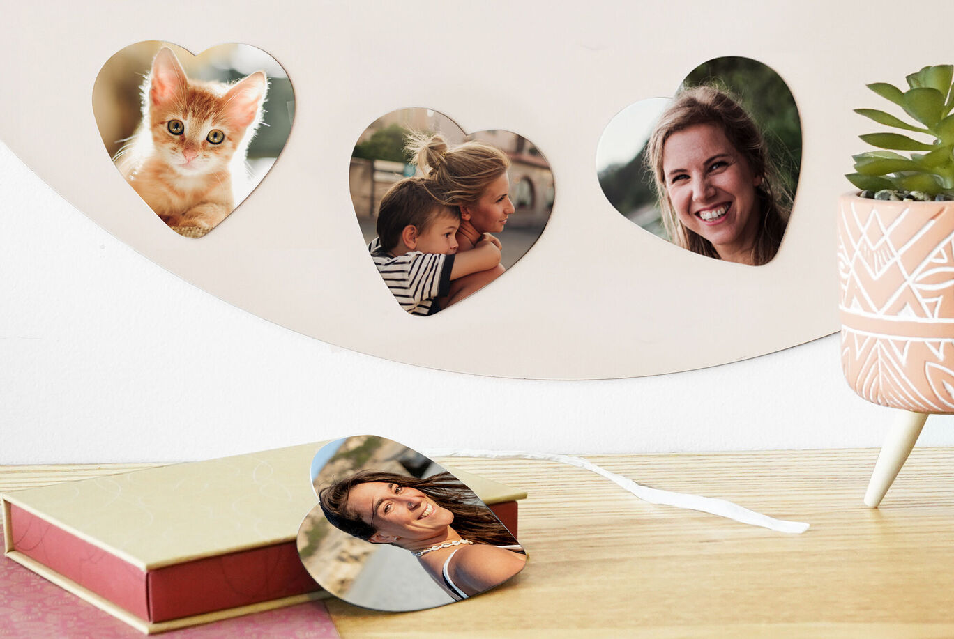 Imanes de fotos en forma de corazón muestran un lindo gatito y momentos con amigos.