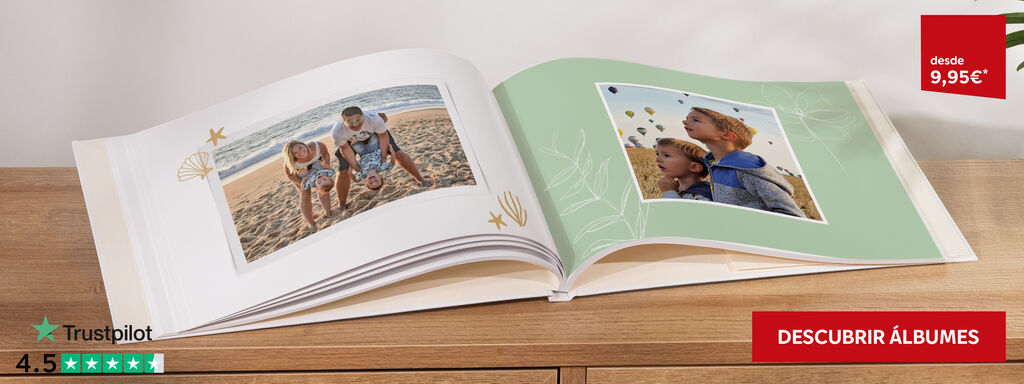 Álbum de fotos personalizado con una plantilla de viaje de verano en familia.