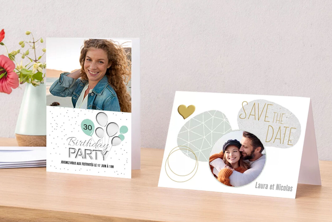 Dos atractivas tarjetas de cumpleaños con acentos coloridos. Una dice "Fiesta de Cumpleaños" y otra "Reserva la Fecha".