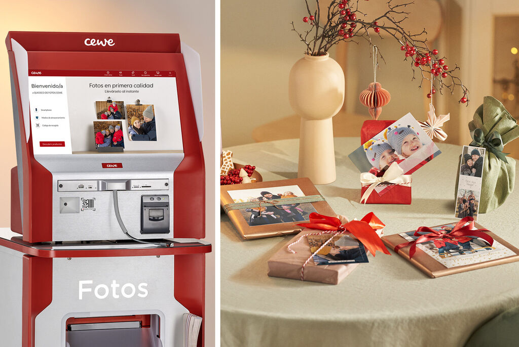 Un quiosco de fotos CEWE, rodeado de ideas de regalo como tarjetas y fotos decoradas festivamente