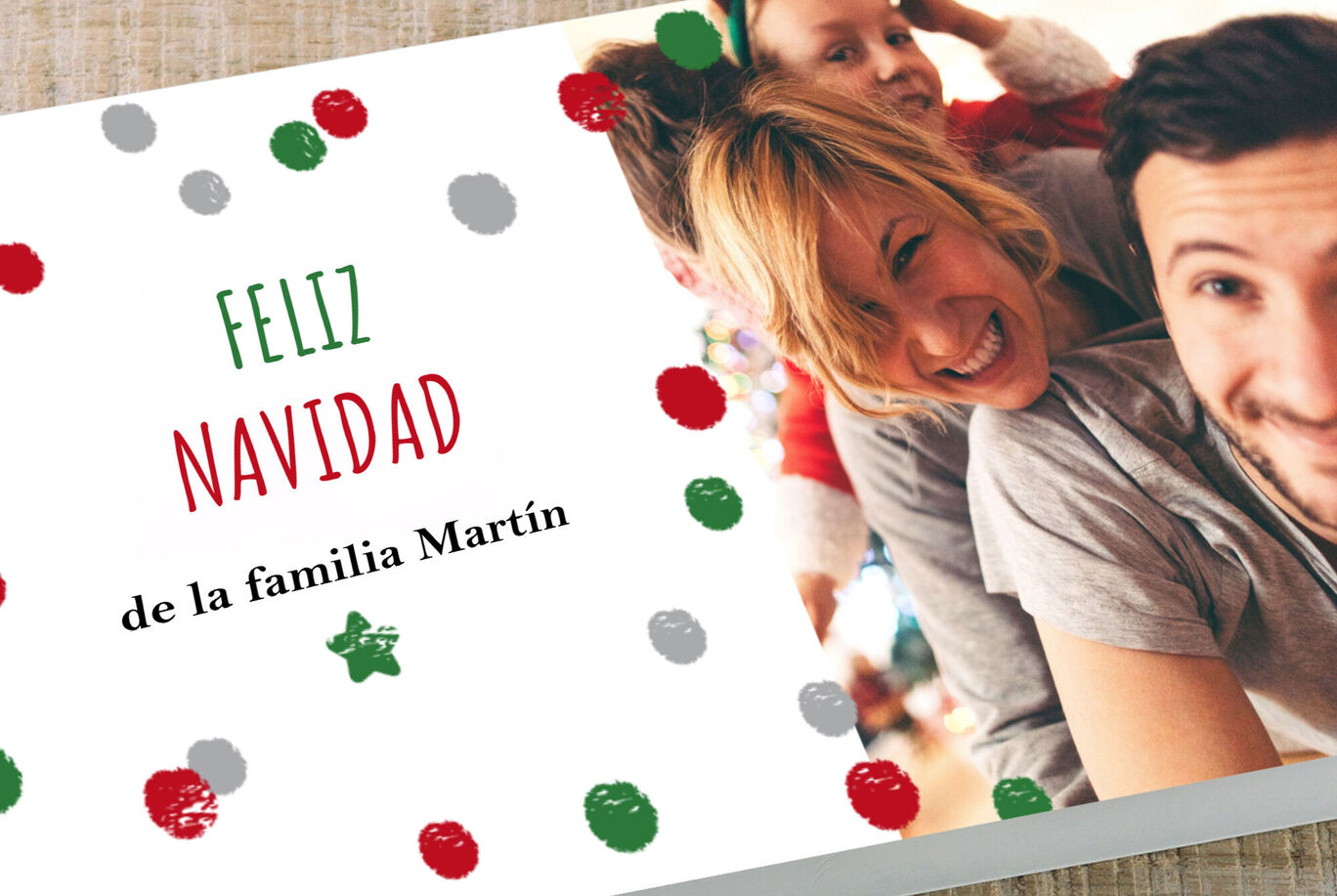 Tarjeta navideña festiva con puntos de colores y el texto "FELIZ NAVIDAD".