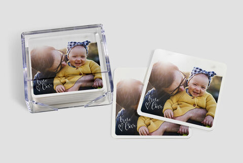 Momentos delicados con un niño en la foto