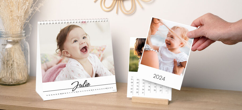 Un calendario de mesa diseñado amorosamente con fotos personales.