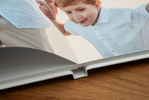 Una página abierta de un álbum con bonitos recuerdos.