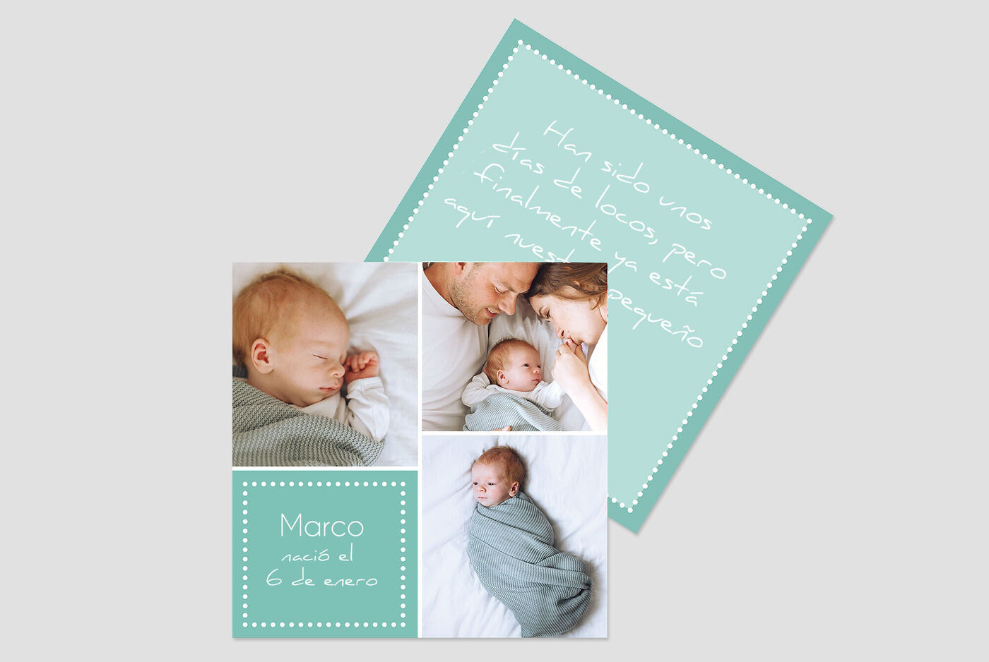 Bebé en brazos de sus padres en una cama blanca, rodeado de fotos y una tarjeta.