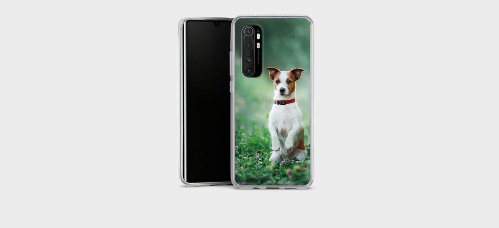 Funda con un perro lindo en primer plano.