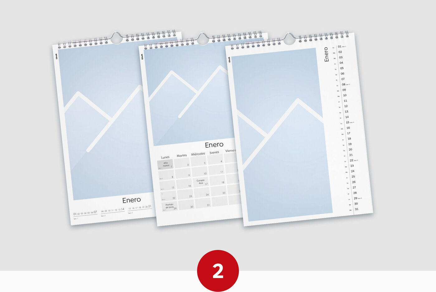 Tres hojas mensuales de un calendario fotográfico CEWE con diseño azul sencillo.