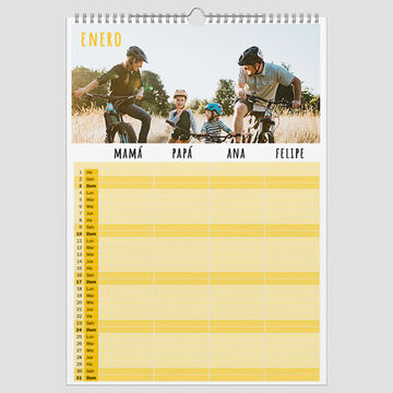 Hoja del calendario de enero con una familia que monta en bicicleta juntos