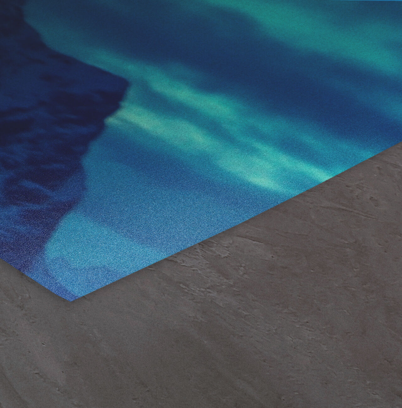 Base colorida que muestra la hermosa textura de un fondo marino azul sobre un fondo oscuro.