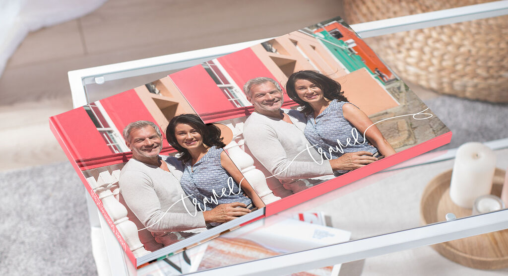 Álbum de fotos estiloso que guarda recuerdos de viajes