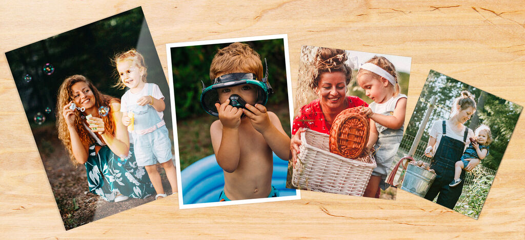 Dos niños y un adulto en un suelo de madera, disfrutando de fotografiar y jugar juntos