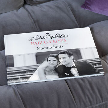Álbum de bodas con cubierta elegante y diseño romántico