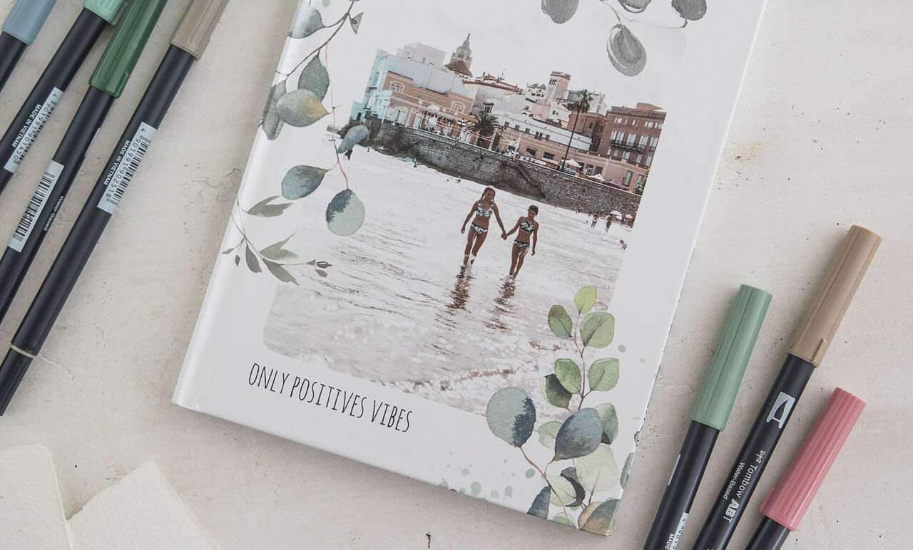 Cuaderno personalizado cerrado de tapa dura con foto personalizada familiar.