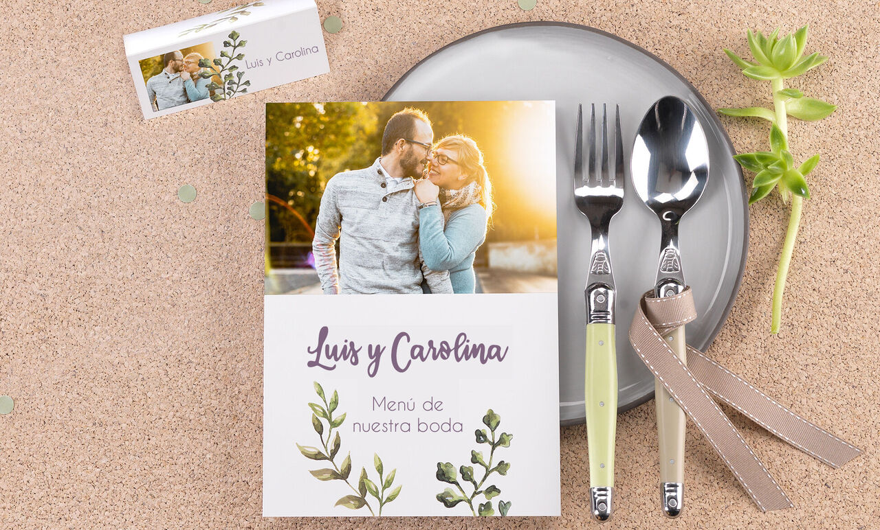 Menús y tarjetas de mesa para personalizar con tus fotos