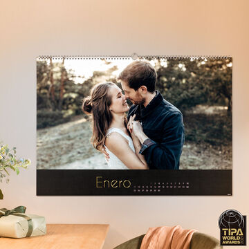 Calendario personalizado para pared A2 con grabado en oro