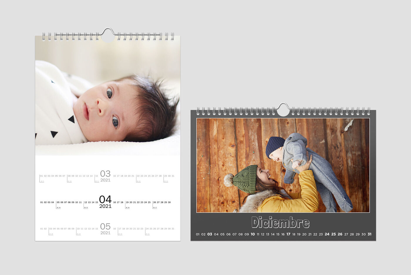 Un calendario fotográfico CEWE con fotos tiernas de un padre y su hijo. Diciembre muestra una feliz interacción con un peluche.