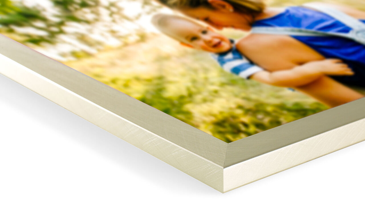 Primer plano de un mural de alta calidad con bordes redondeados.