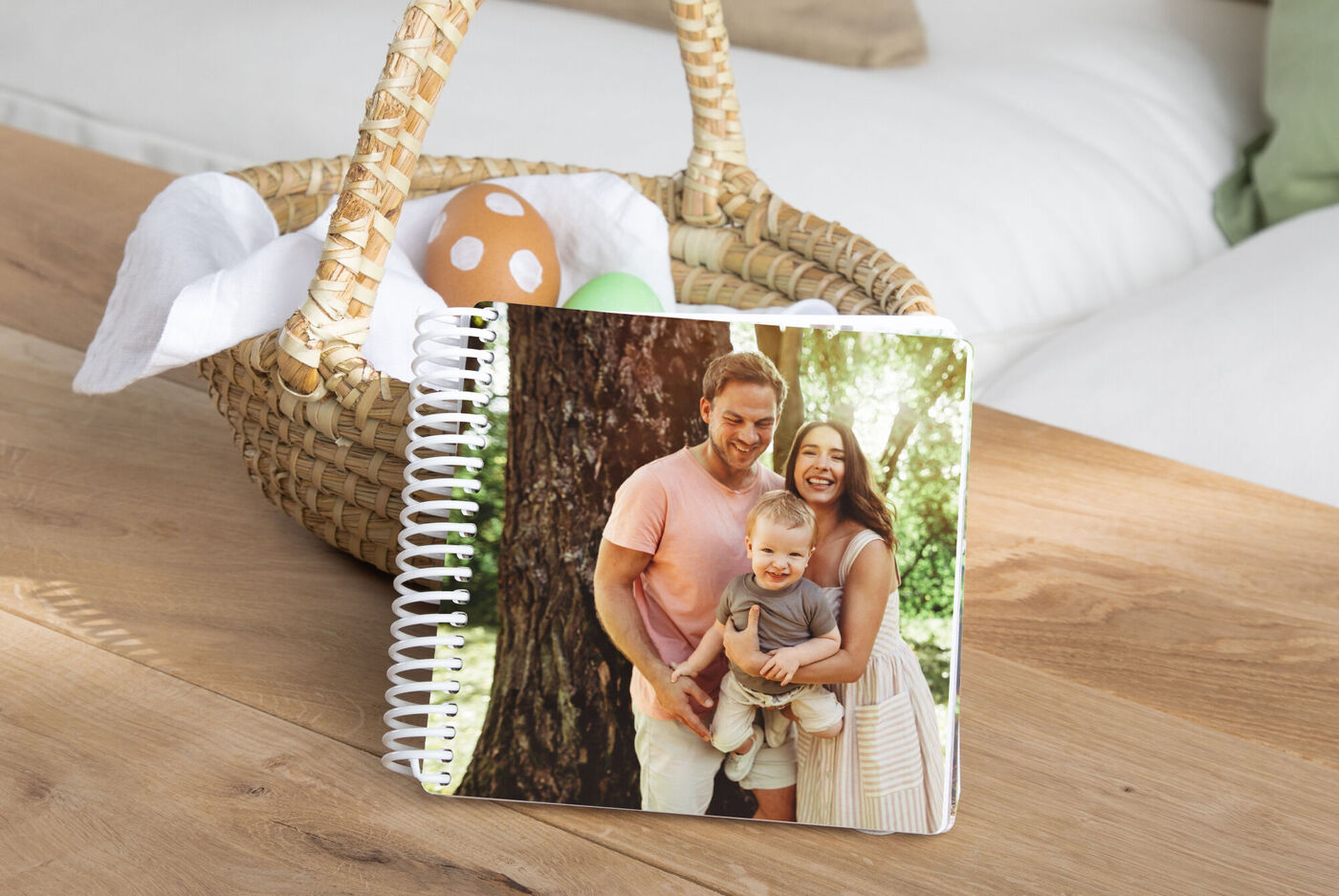 Álbum de fotos con materiales especiales para que los bebés puedan descubrir su interior y jugar con el.
