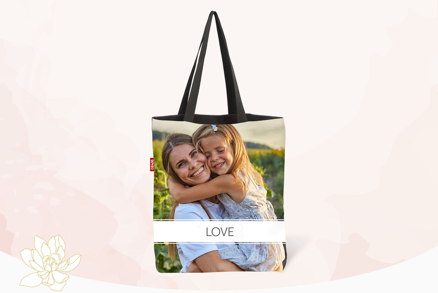 Una bolsa estilosa con un diseño tierno, donde personas felices están juntas expresando amor.