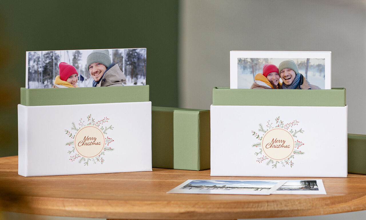 Caja con fotos con caja de almacenamiento navideña.