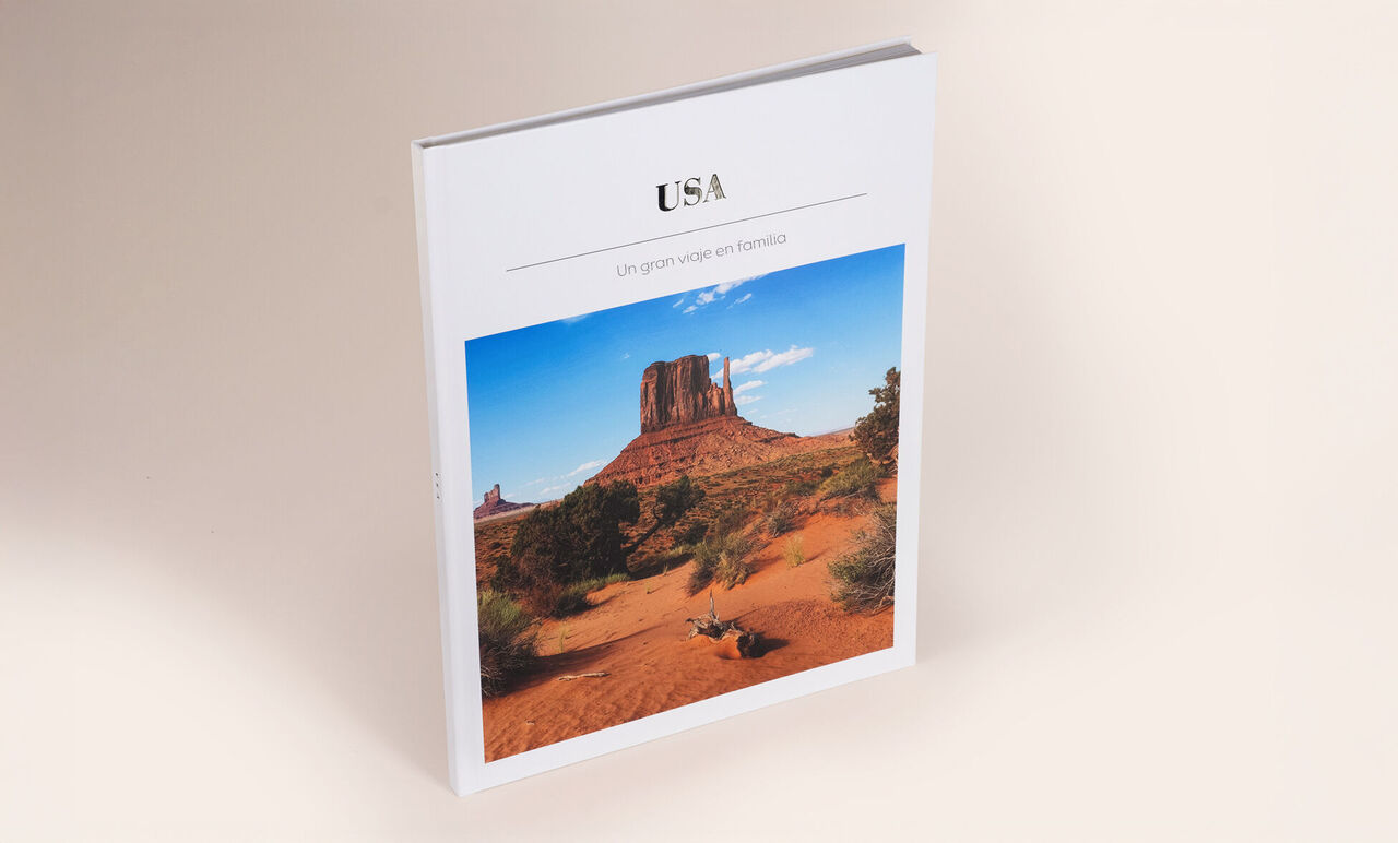 album xxl vertical apoyando en una mesa