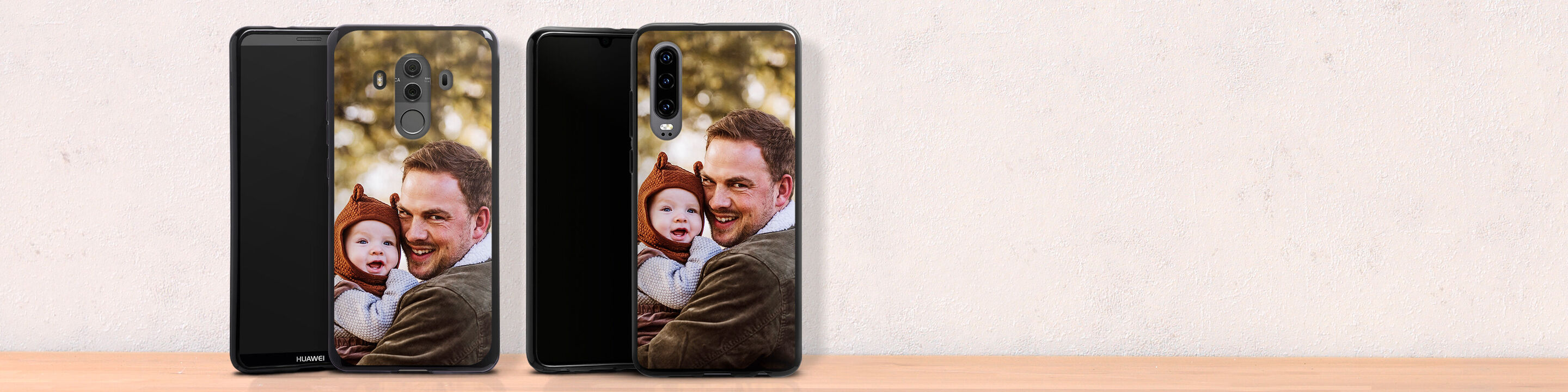 Dos smartphones con fundas personalizadas que muestran a un padre y un hijo.