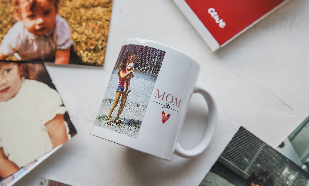 Taza personalizada con foto especial para regalar a mamá.