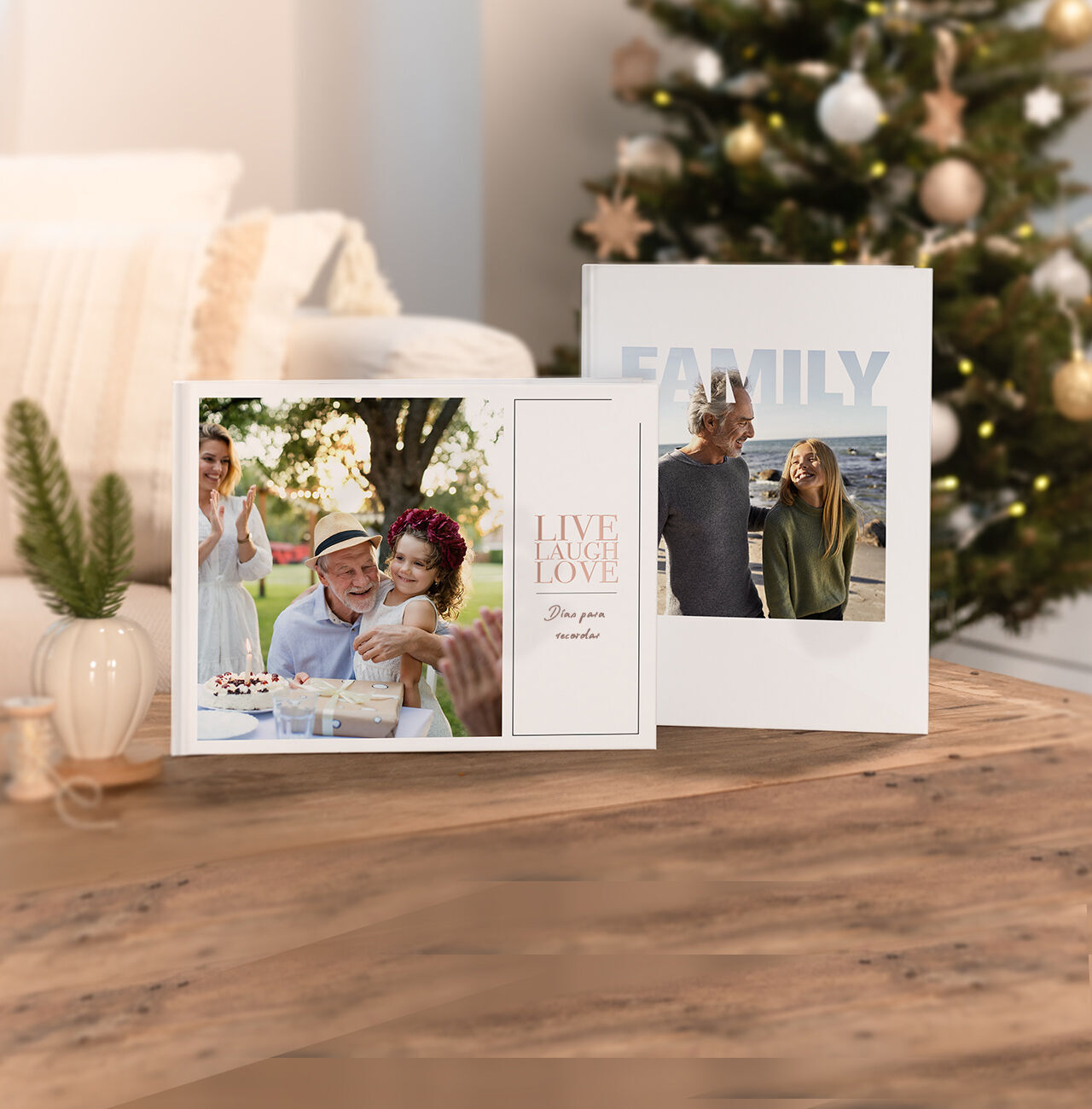 Un álbum fotográfico diseñado con amor y una foto de una fiesta alegre, decorado con elementos festivos.