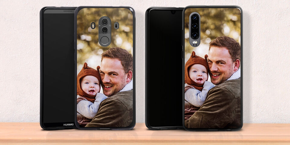 Dos teléfonos con diseños de fundas personalizadas que muestran un momento feliz
