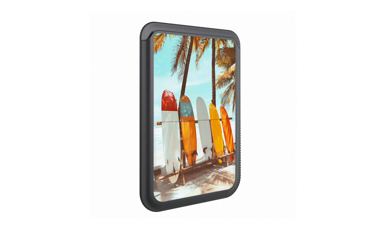 Tarjetero personalizado con foto playera de unas tablas de surf. Añade este accesorio a tu funda de móvil personalizada.
