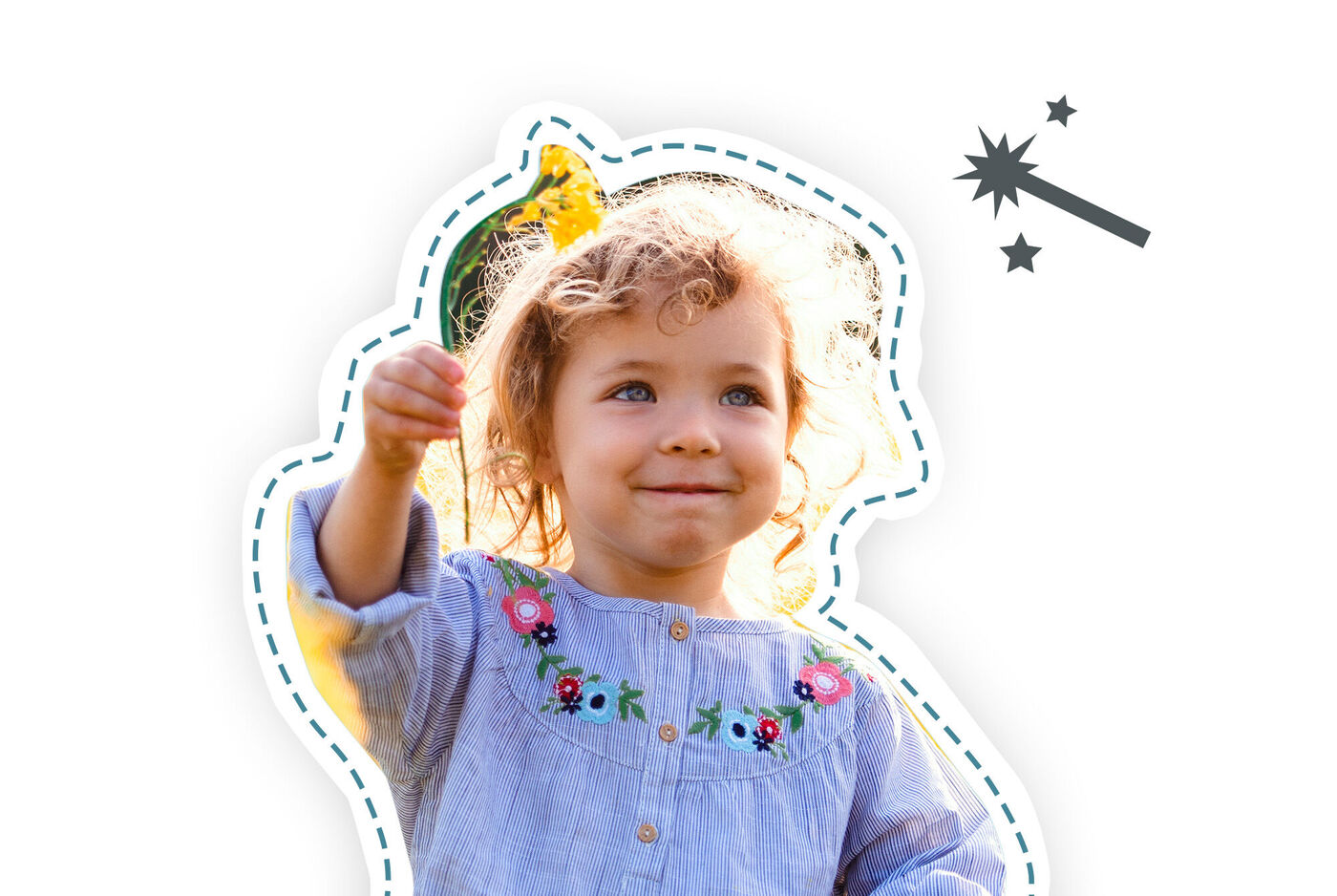 Niña pequeña sonriendo y levantando el brazo, con fondo recortado mediante la función de eliminación de fondo automática de CEWE