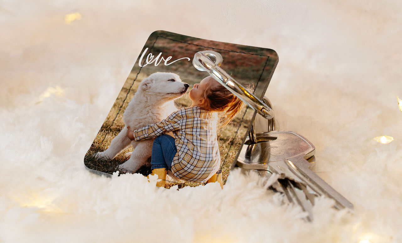 llavero navideño personalizado con foto de un perro y un niño, ideal para llevar las llaves de casa con un recuerdo.