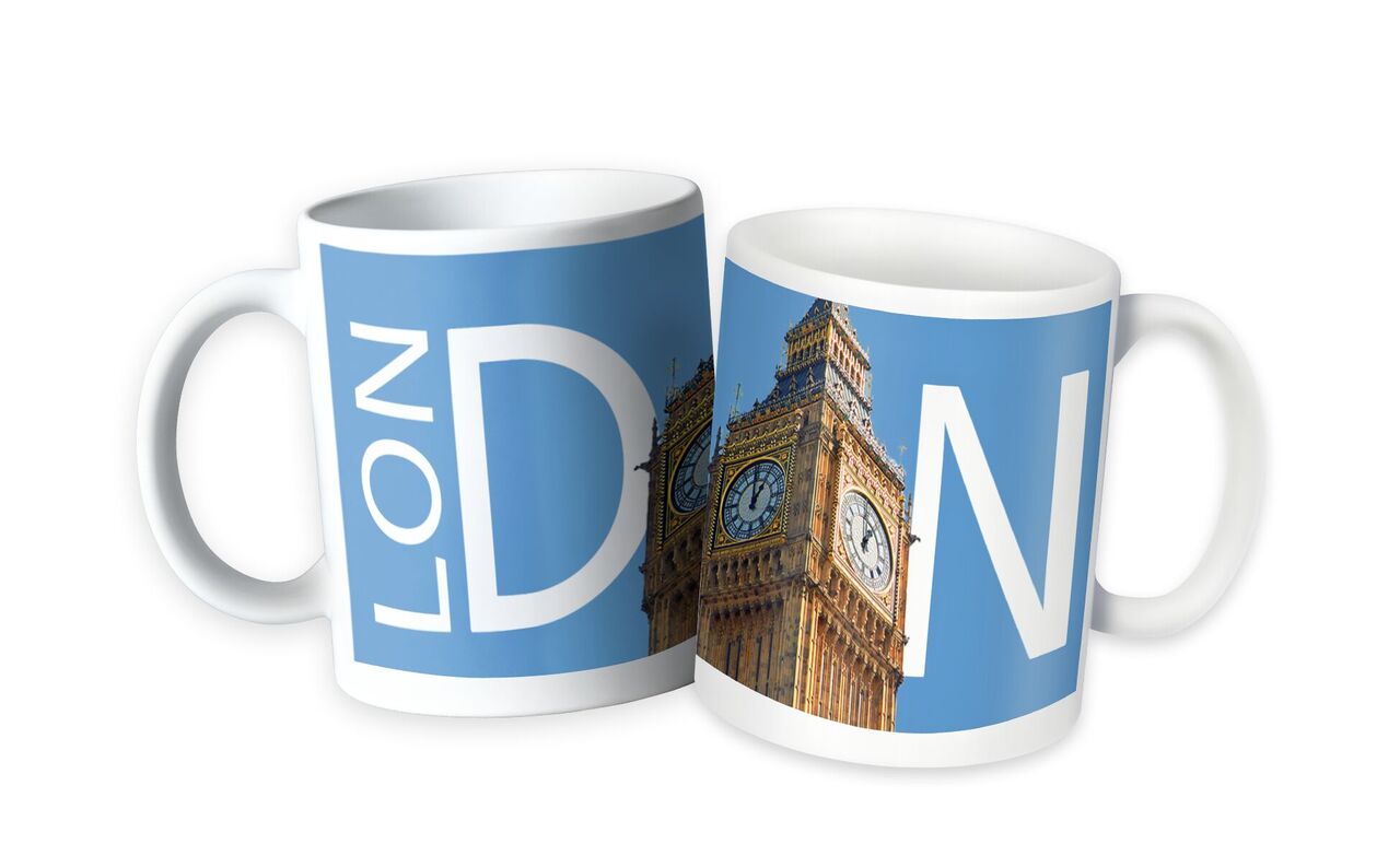 Dos tazas blancas personalizadas con diseño de Londres: una muestra la palabra “LONDON” en letras azules y la otra una imagen del Big Ben.