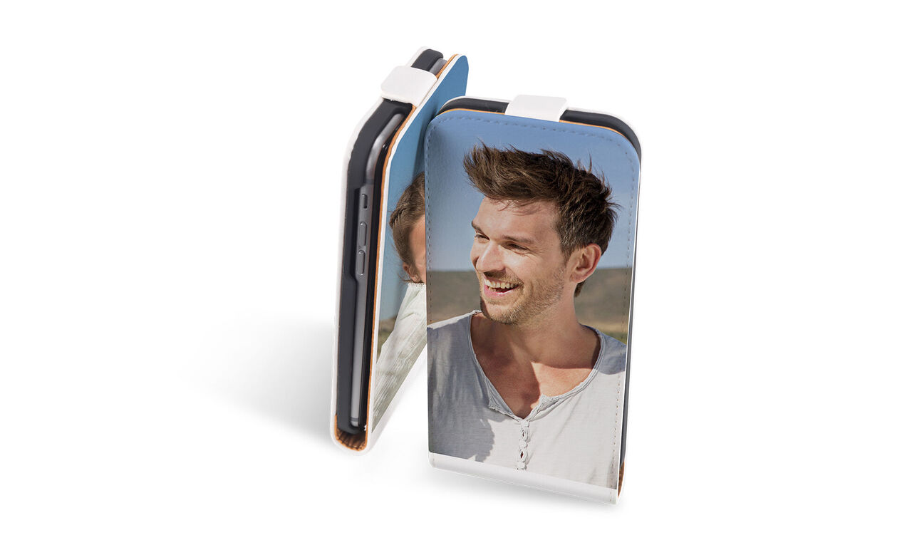 Funda de smartphone creativa con un diseño personal que guarda recuerdos