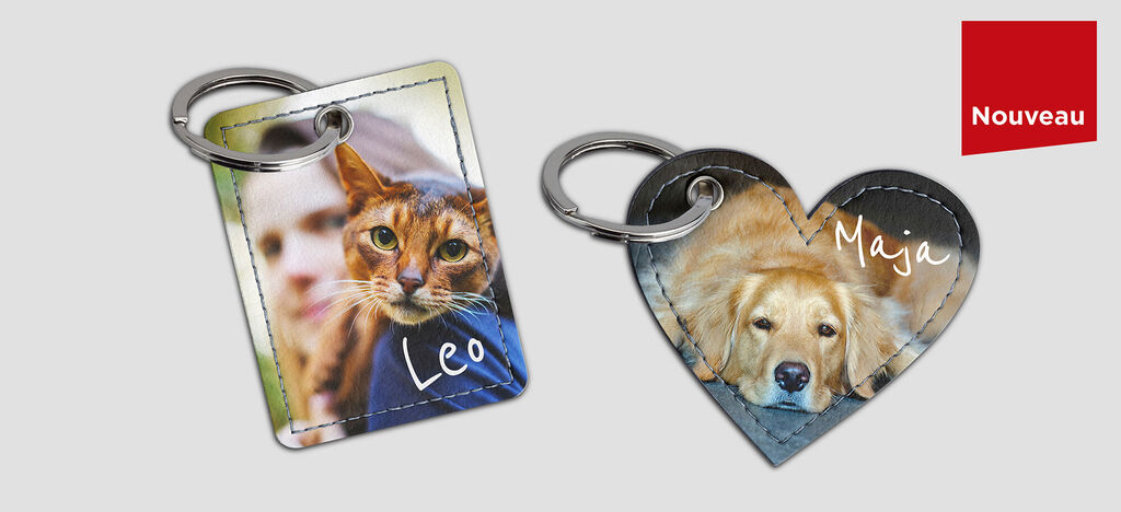 Dos llaveros personalizados: uno con una foto de un gato llamado Leo y otro de un perro llamado Maya.