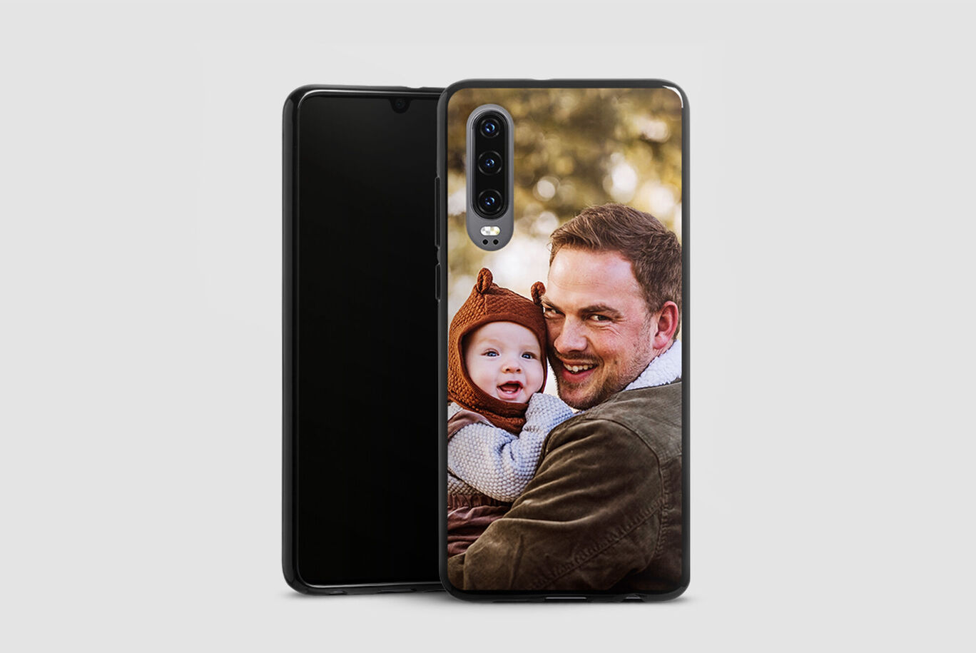 Un smartphone muestra una foto de un padre y su hijo interactuando.