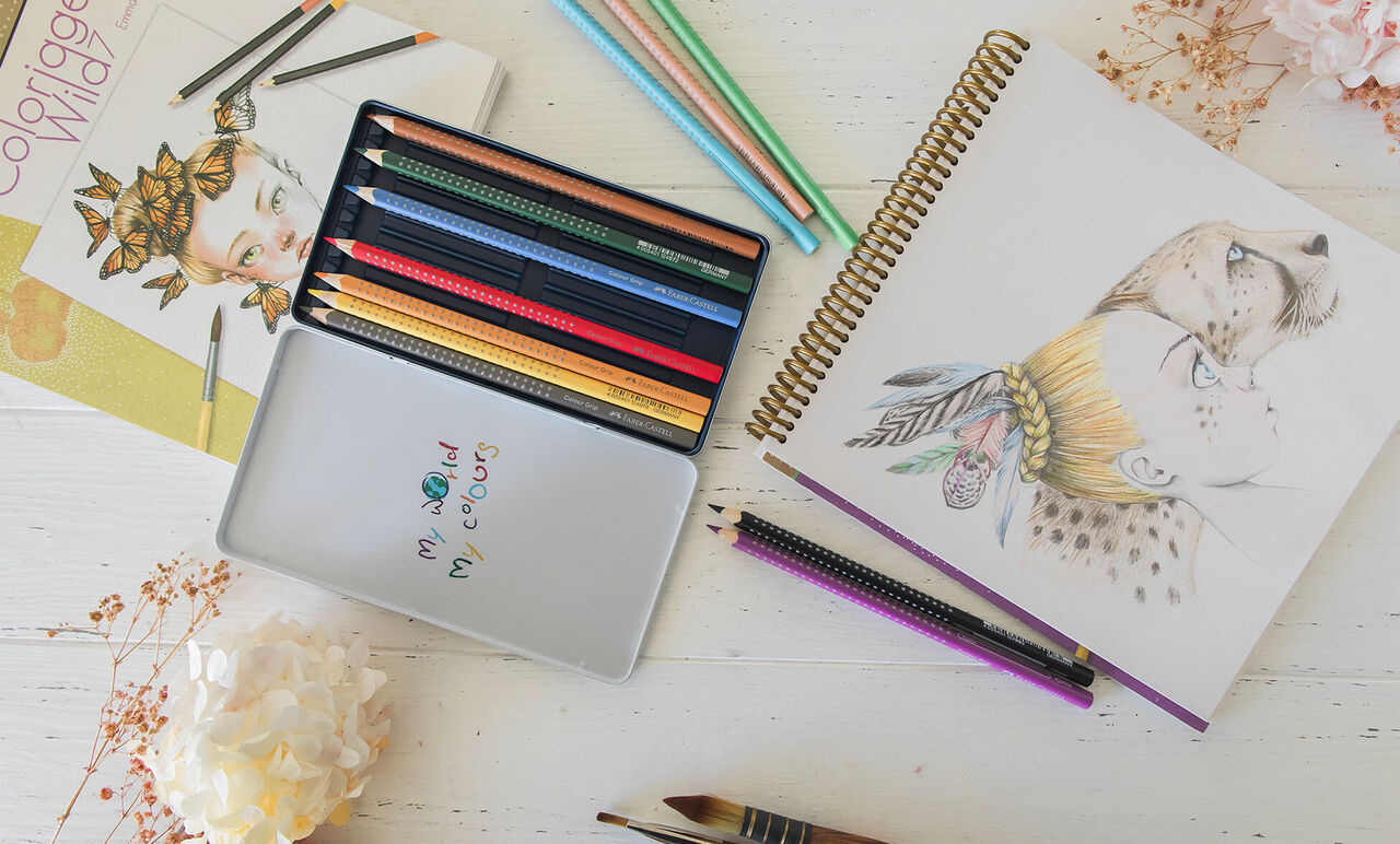 Pinturas Faber Castell de colores con caja metálica que incluye una foto de recuerdo.