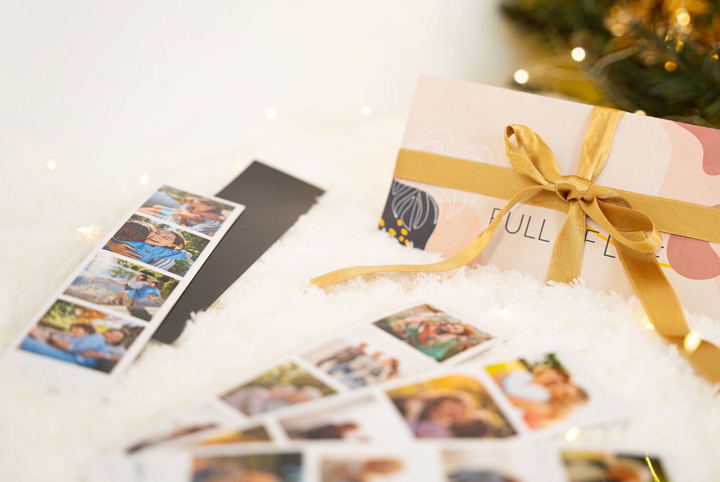 Decora tu nevera con las tiras de foto con imán. Personalizas con las mejores fotos y regálalas esta Navidad.