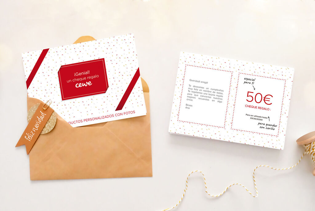 Voucher CEWE con diseño amigable en un sobre.
